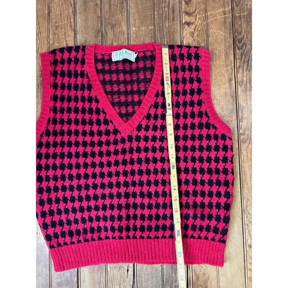 Vintage L.L. Bean men’s wool sweater, vest Red Black Houndstooth V‑Neck size l